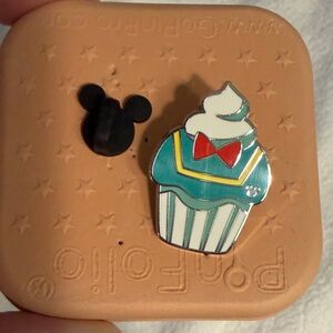 Disney Donald Cupcake Enamel Pin